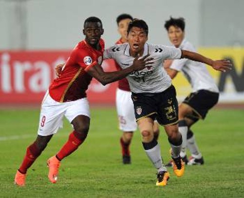 Το ποδόσφαιρο της Κίνας αποτελεί το νέο μονοπάτι των κερδών για τις πολυεθνικές της Ασίας