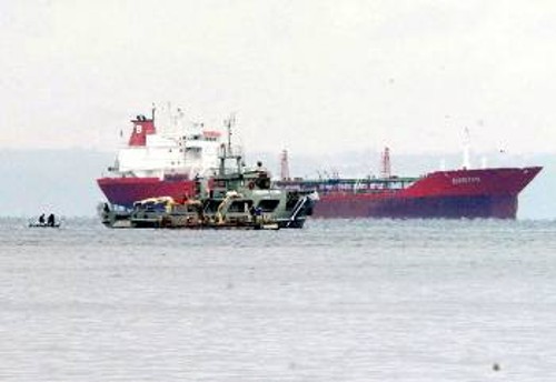 Το φορτηγό πλοίο που στάθηκε αφορμή για το ναυάγιο του ρυμουλκού