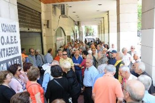 Από τη χτεσινή διαμαρτυρία στον ΟΑΕΕ