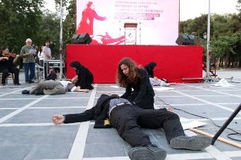 Από το θεατρικό δρώμενο που παρουσιάστηκε στην εκδήλωση