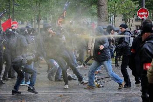 Οι απεργίες στη Γαλλία, ανάμεσα στα άλλα, αξιοποιούνται και ως πρόσχημα για την εντατικοποίηση των μέτρων ασφαλείας ενόψει Euro 2016