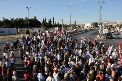 Τερματίζοντας έξω από το υπουργείο Αμυνας