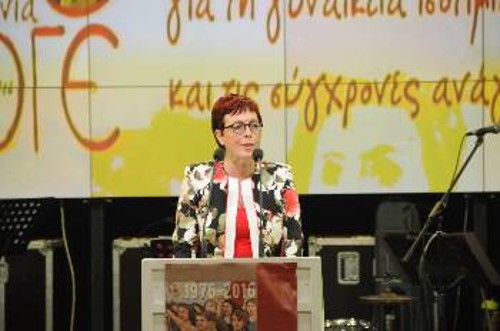 Η Μαιρήνη Στεφανίδη στο βήμα