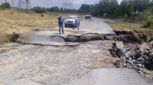 Δρόμοι καταστράφηκαν από τις πλημμύρες στη Μεγαλόπολη