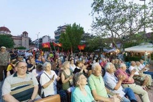 Στην πλατεία Καισαριανής μίλησε η Ελ. Μπέλλου