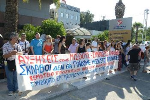 Από την απεργιακή συγκέντρωση στο Ιατρικό Κέντρο, στο Μαρούσι