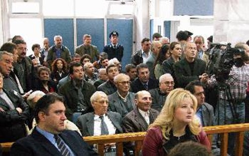 Στιγμιότυπο από τη δίκη των 5 φιλειρηνιστών