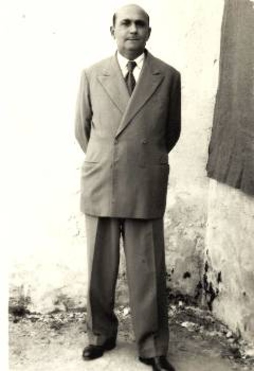 Ο Ερυθριάδης μεταφέρθηκε στις φυλακές Ιτζεδίν, όπου, αν και βαριά άρρωστος, τον έκλεισαν επί 17 μήνες στην απομόνωση. Άφησε την τελευταία του πνοή στις 21 Γενάρη του 1963.