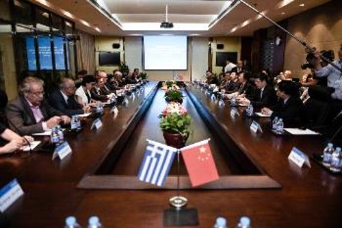 Από τη συνάντηση της ελληνικής αντιπροσωπείας με εκπροσώπους του κινεζικού ομίλου ZTE