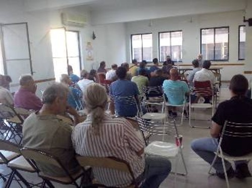 Στιγμιότυπο από την κομματική σύσκεψη