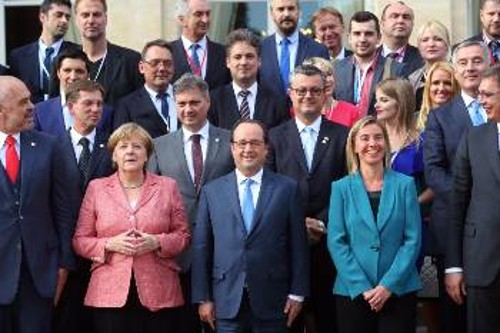 Αναμνηστική φωτογραφία για τους συμμετέχοντες στη Διάσκεψη του Παρισιού