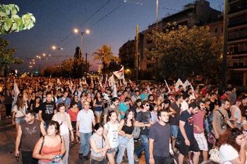 η πορεία στην αμερικάνικη πρεσβεία