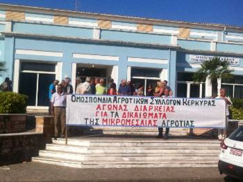 Στιγμιότυπο από τη χτεσινή διαμαρτυρία στην Κέρκυρα