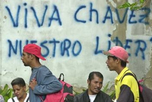 Οπαδοί του Ου. Τσάβες πλαισιώνουν τις πετρελαϊκές εταιρίες
