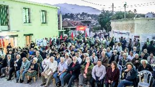 Γέμισε από κόσμο η πλατεία του χωριού