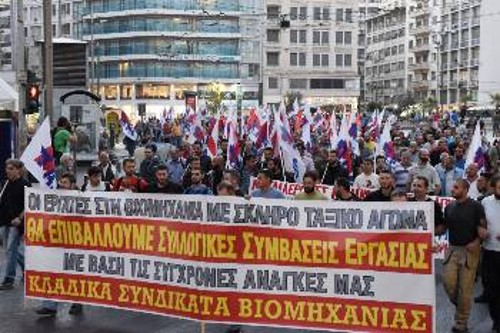 Από τη συγκέντρωση των Συνδικάτων της βιομηχανίας για τις ΣΣΕ, την περασμένη Πέμπτη στην Ομόνοια