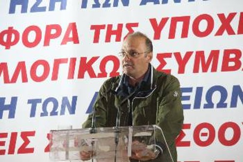 Ο Γιάννης Τασιούλας στο βήμα
