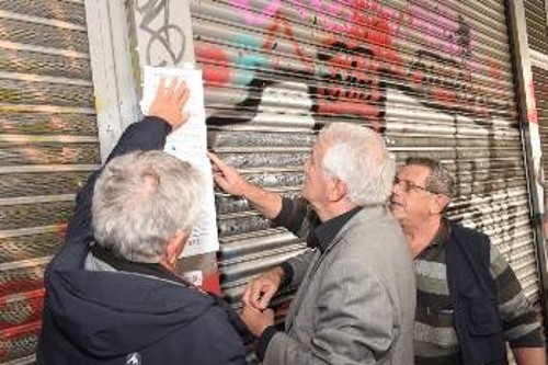 ...και τη θυροκόλληση της απάντησης έξω από το υπουργείο Εργασίας