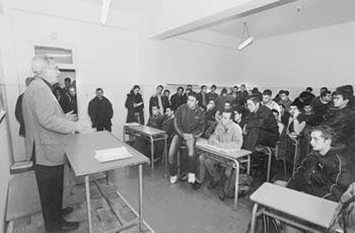 Οι σπουδαστές της ΑΕΝ Ασπροπύργου με ιδιαίτερη προσοχή παρακολούθησαν τον βουλευτή του ΚΚΕ και τους συνδικαλιστές των ναυτεργατικών σωματείων