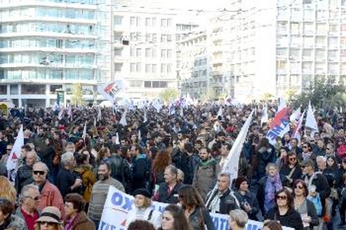 Αποψη της απεργιακής συγκέντρωσης στην Αθήνα