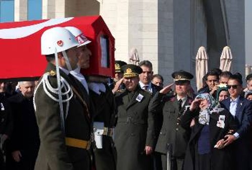 Σε φέρετρο «επέστρεψε» ένας ακόμη Τούρκος στρατιώτης που συμμετείχε στην επιχείρηση «Ασπίδα του Ευφράτη»...