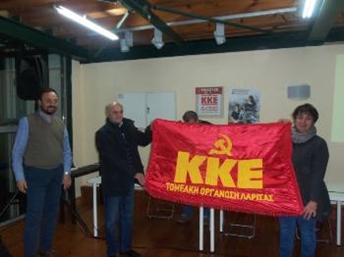 Η σημαία της ΤΟ Λάρισας δόθηκε στην πρώτη ΚΟΒ