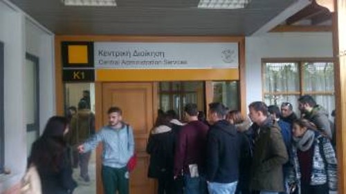 Από τη χτεσινή κινητοποίηση των σπουδαστών στη διοίκηση του ΤΕΙ