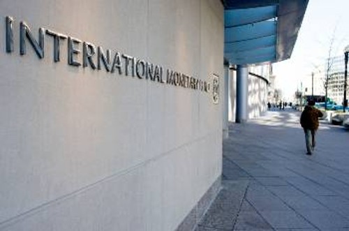 Οι «προτάσεις» της ΕΕΤ γίνονται στο φόντο εκτιμήσεων όπως του ΔΝΤ ότι είναι ανοιχτό το ενδεχόμενο νέας ανακεφαλαιοποίησης των εγχώριων τραπεζών μετά το 2018