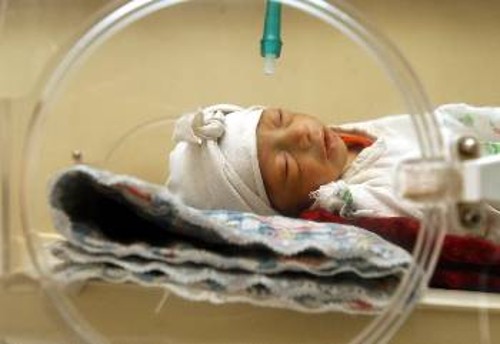 Πάνω από 700.000 παιδιά τα θύματα του εγκληματικού εμπάργκο. Ενας αριθμός που καθημερινά μεγαλώνει...