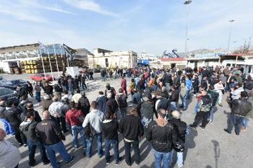 Από την απεργιακή συγκέντρωση που οργάνωσαν οι εργαζόμενοι την 1η Μάρτη