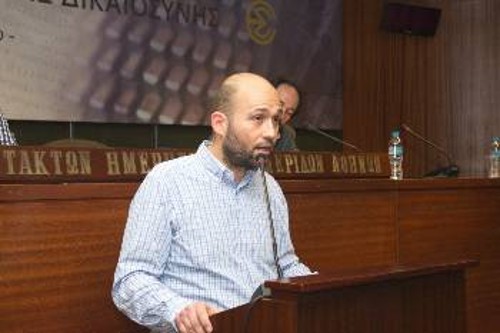 Την κεντρική εισήγηση παρουσίασε ο Ηλίας Τσιμπουκάκης