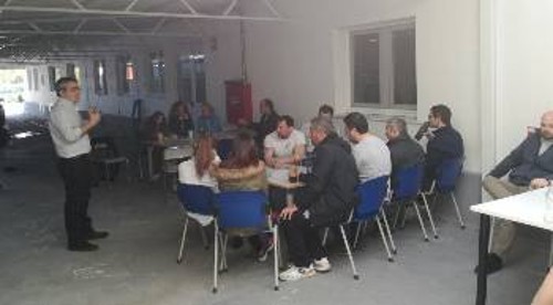 Από συζήτηση του Κ. Παπαδάκη με εργαζόμενους της φαρμακοβιομηχανίας KLEVA