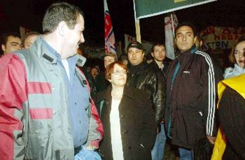 Η Αλέκα Παπαρήγα ανάμεσα στους χιλιάδες διαδηλωτές στο Ναύπλιο