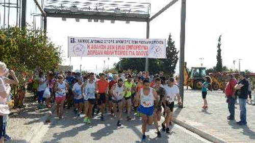 Πλήθος κόσμου όλων των ηλικιών έδωσε το «παρών» τρέχοντας στην εκδήλωση του Εργατικού Κέντρου Λαυρίου και του Συλλόγου Δρομέων Κορυδαλλού - Νίκαιας - Κερατσινίου