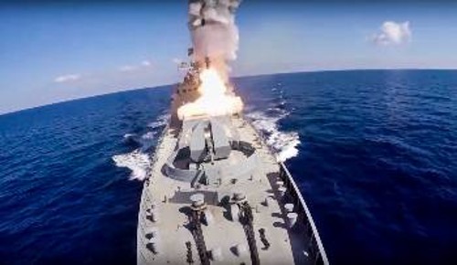 Ετοιμοπόλεμες εμφανίζονται οι ρωσικές ναυτικές δυνάμεις στην Ανατολική Μεσόγειο και καταγγέλλουν στήσιμο προβοκάτσιας από τις ΗΠΑ και συμμάχους τους