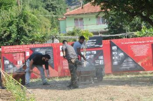 Από τις εργασίες για τη διαμόρφωση του προαύλιου χώρου