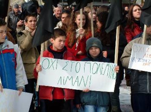 Από την πρόσφατη διαμαρτυρία στη Νέα Πέραμο Καβάλας για το ΝΑΤΟικό λιμάνι
