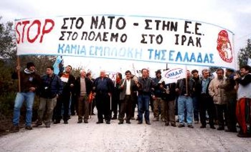 Εξω από τη βάση της Σούδας
