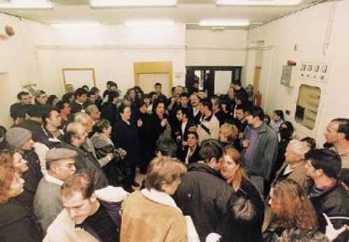 Από την επίσκεψη της βουλευτή του ΚΚΕ Λ. Κανέλλη στο Γαλάτσι στις 3.3.2003