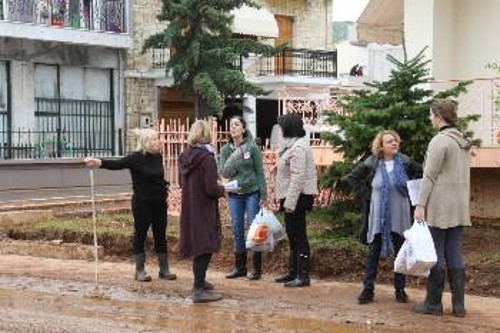 Γυναίκες από τους Συλλόγους και τις Ομάδες της ΟΓΕ χτύπησαν πόρτες και πρόσφεραν είδη πρώτης ανάγκης