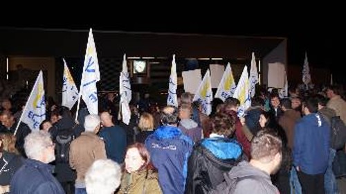 Εξω από το υπουργείο Αμυνας