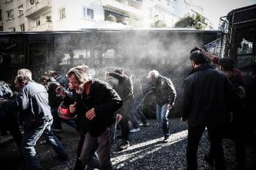 ΜΑΤ και χημικά ενάντια στους διαδηλωτές