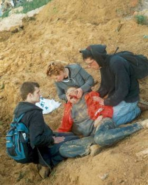 Η μπουλντόζα του ισραηλινού στρατού έχει ήδη περάσει από πάνω της...