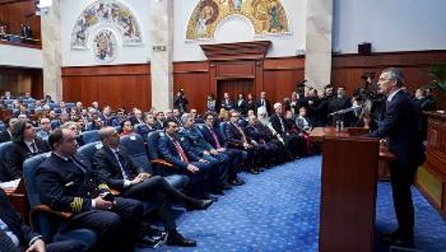 Ο γγ του ΝΑΤΟ απευθύνεται, την Πέμπτη, στα μέλη του Κοινοβουλίου της ΠΓΔΜ