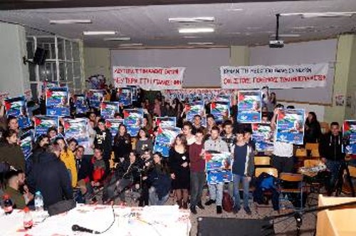 Εξέφρασαν την αλληλεγγύη τους στην Παλαιστίνη υψώνοντας αφίσες για την απελευθέρωση της Αχεντ Ταμίμι