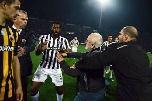 Τo αποτέλεσμα της γενικότερης κόντρας συμφερόντων στο ελληνικό ποδόσφαιρο ήταν τα όσα συνέβησαν στα ντέρμπι μεταξύ των ισχυρών στη φετινή Super League