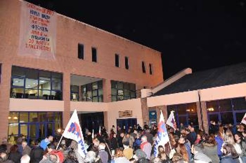 Η συγκέντρωση στο δημαρχείο