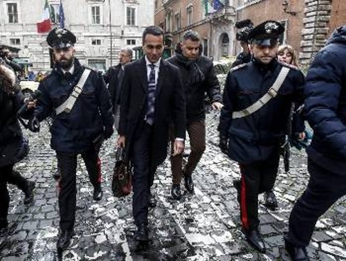 Ο Λουίτζι Ντι Μάγιο των «Πέντε Αστέρων» έχει την πρωτοβουλία για το σχηματισμό της νέας αστικής κυβέρνησης στην Ιταλία