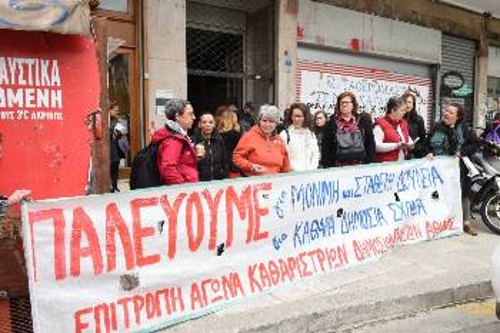 Σταθερή δουλειά το πάγιο αίτημα των σχολικών καθαριστριών
