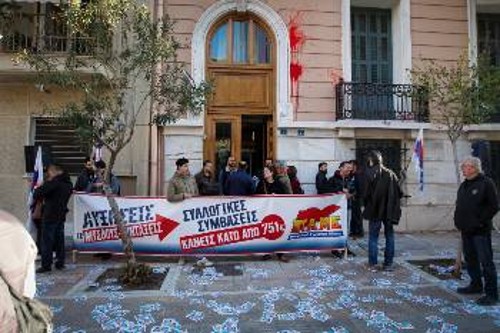 Από συμβολική κατάληψη στα γραφεία της ΓΣΕΕ τον Απρίλη του 2018